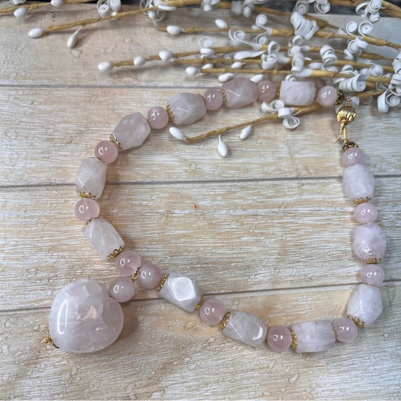 Gorgeous romantic rose quartz stone necklace - Picture 2 of 8
